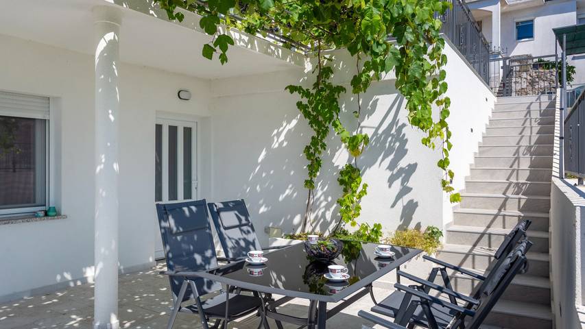 Ferienhaus für 4 Personen, mit Terrasse und Garten