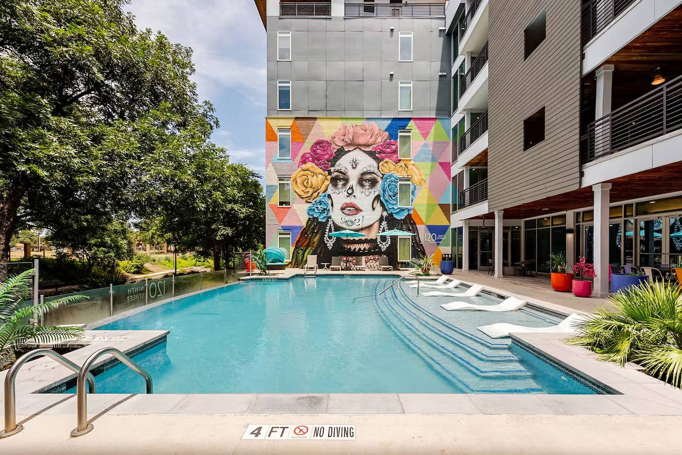 Geheel vakantieappartement, Riverwalk Balcony Views Walk to Pearl Pool Parking  Option 2 Free Parking in San Antonio, Bexar County