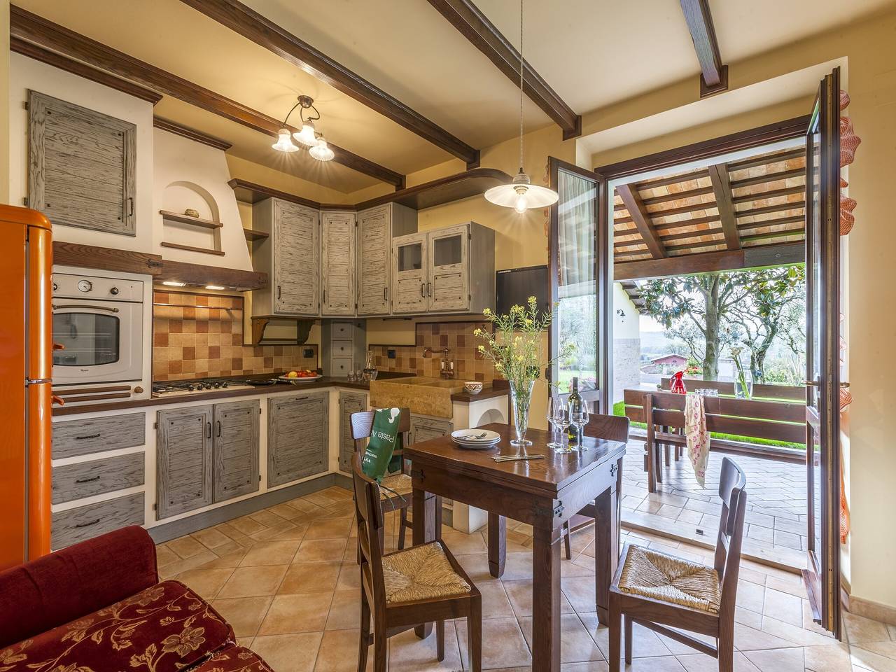 Splendida casa vacanze con terrazza coperta in San Costanzo, Valle del Metauro