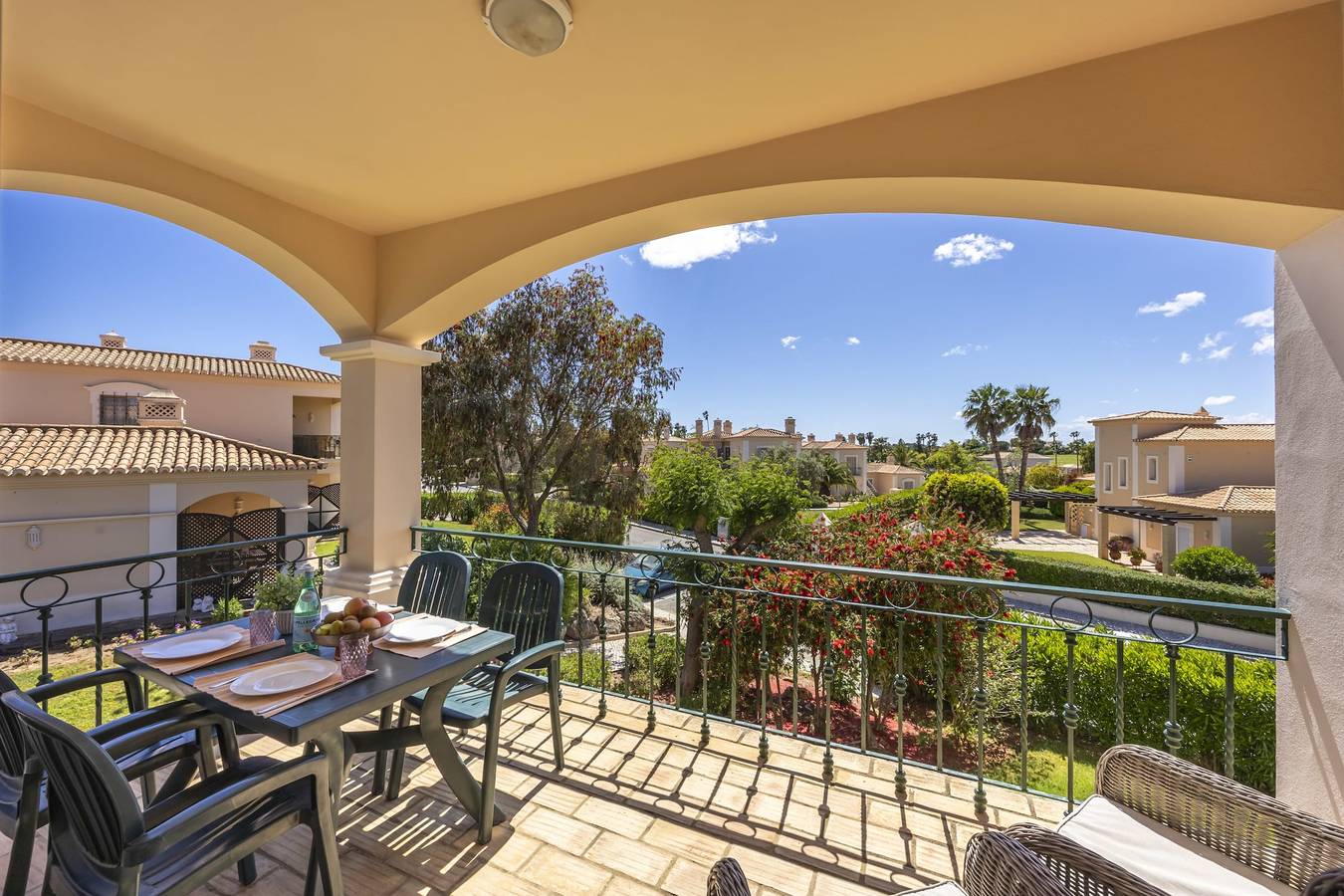 Ganze Wohnung, Casa Alandra - Balkon-Apartment im Golfresort in Estômbar, Lagoa