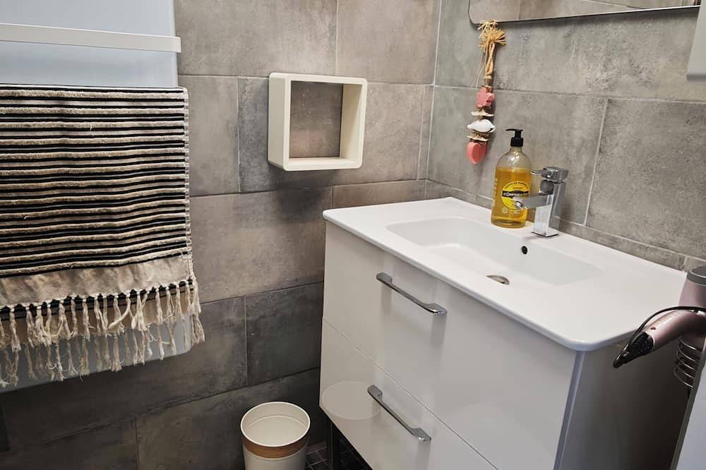 Appartement entier, Bas de maison avec jardin piscine parking climatisation, au calme sans vis-à-vis in Aubagne, Côte méditerranéenne (France)