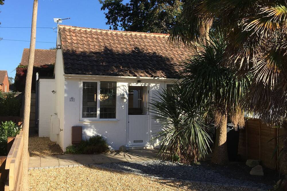 Erleben Sie einen einzigartig gestalteten Raum in einer ruhigen Umgebung aus Buchenholz in Hayling Island, Havant