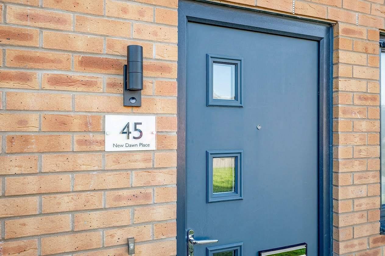 Perfect Booking | 4 Bed Home in Swindon in Stratton St. Margaret, North Wessex Downs