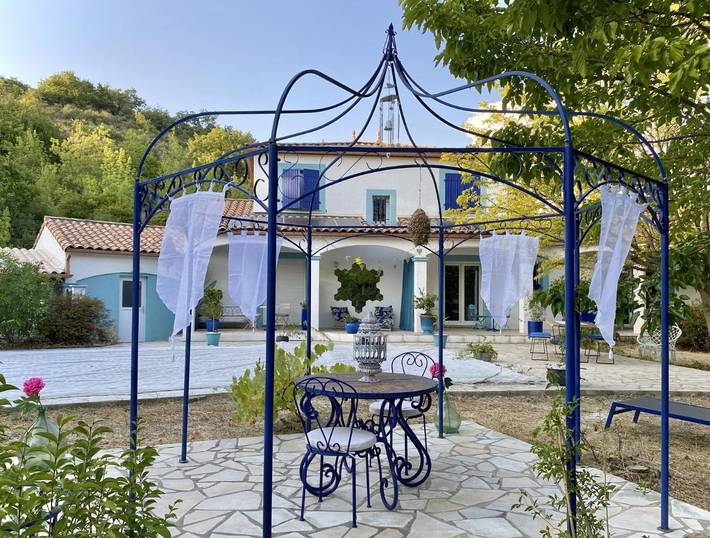 Chambre d’hôte pour 2 personnes, avec Terrasse ainsi que Jardin et Vue à Fozières
