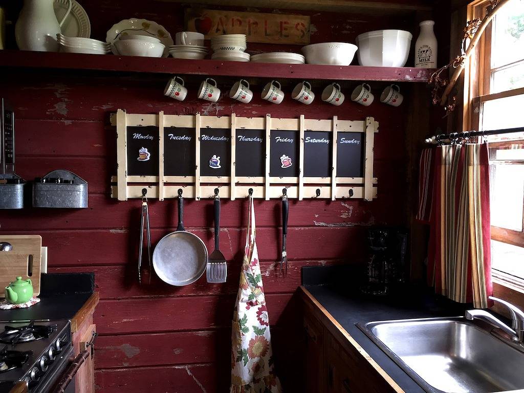 Cabin rental near Cedar Point, Lake Erie, with Hot Tub, Campfire Pit, Gas Grill in Sandusky County