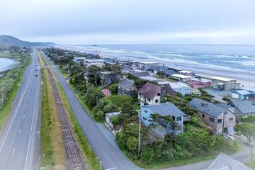Log Cabin for 8 People in Rockaway Beach, Oregon Coast, Photo 1