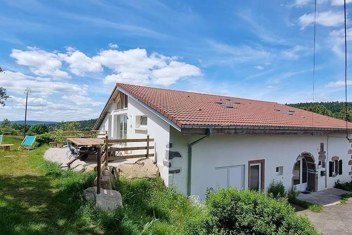 Location de vacances pour 11 personnes, avec jardin et vue à Liézey - 2