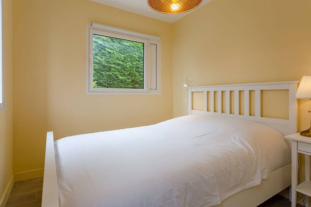 Beautiful private villa for 9 people with Wifi, Tv, terrace, pets allowed and parking in Touques, Lisieux region