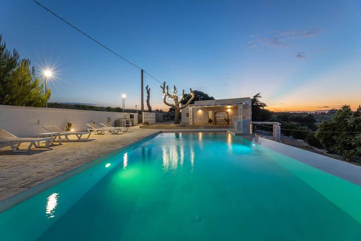 Location de vacances pour 6 personnes, avec Balcon et Terrasse ainsi que Jacuzzi et Jardin à Carovigno - 4