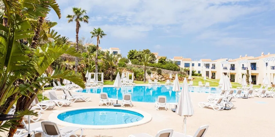 Apartamento de vacaciones para 4 personas, con piscina además de jardín y piscina para niños - 1
