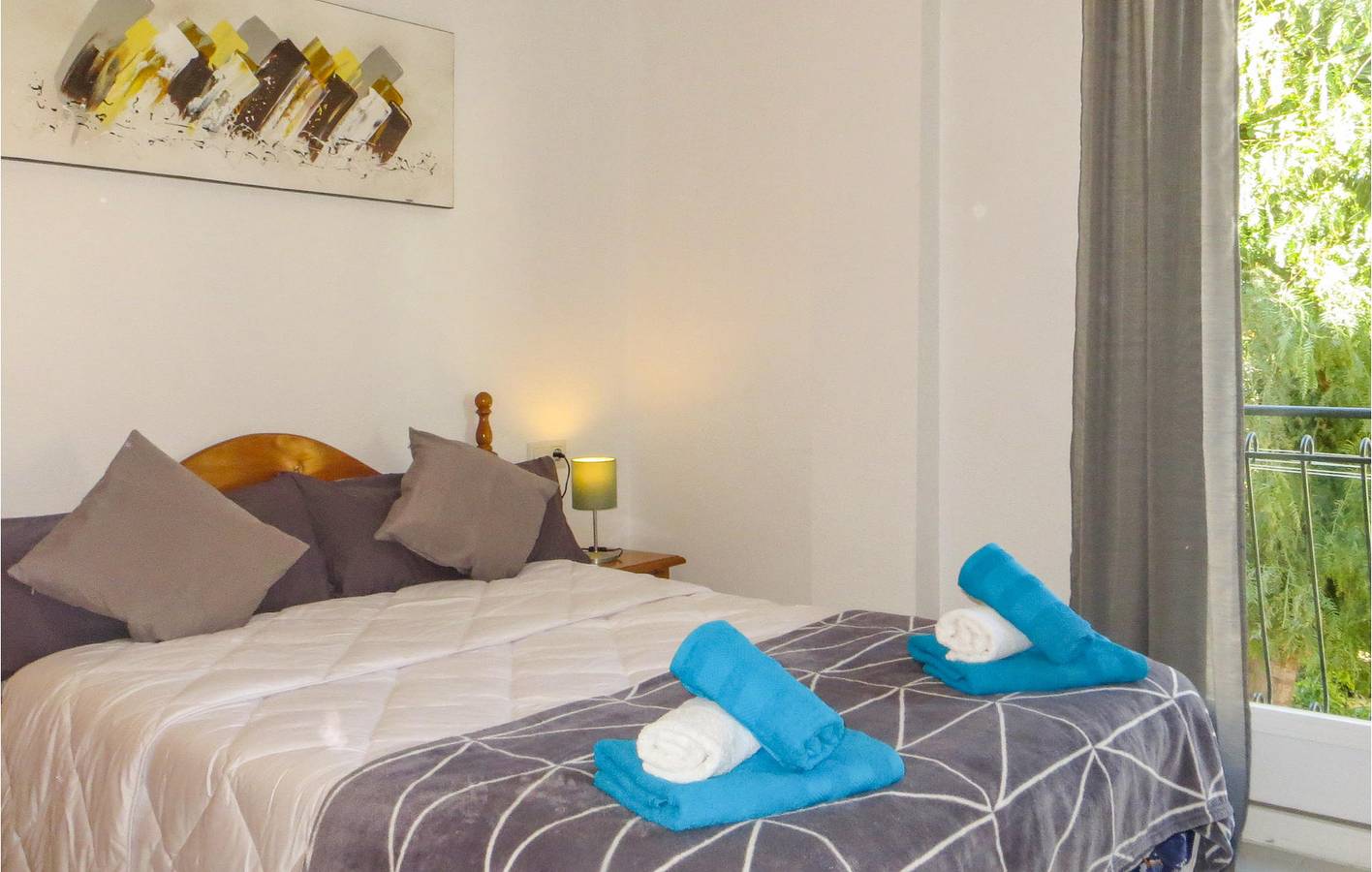 Apartamento vacacional entero, Acogedor Apartamento con Terraza Cerca de Playa de Los Naufragos in Mar Azul Torrevieja, Torrevieja