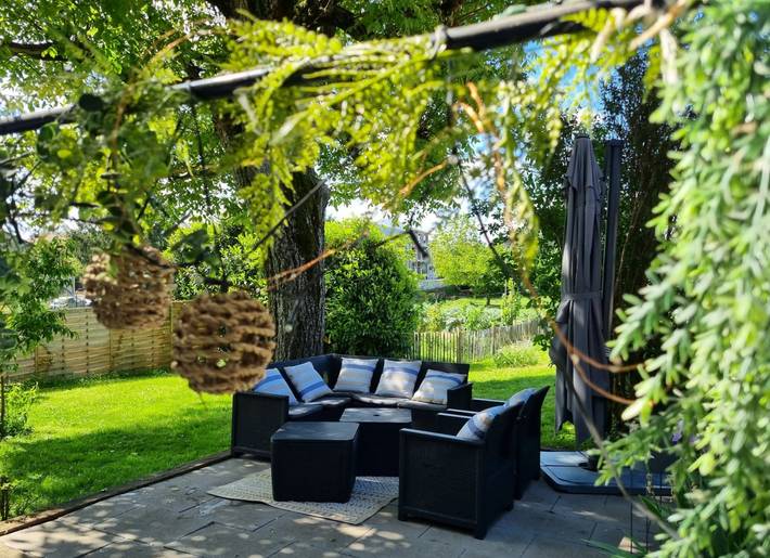 Gîte pour 9 personnes, avec terrasse et jardin
