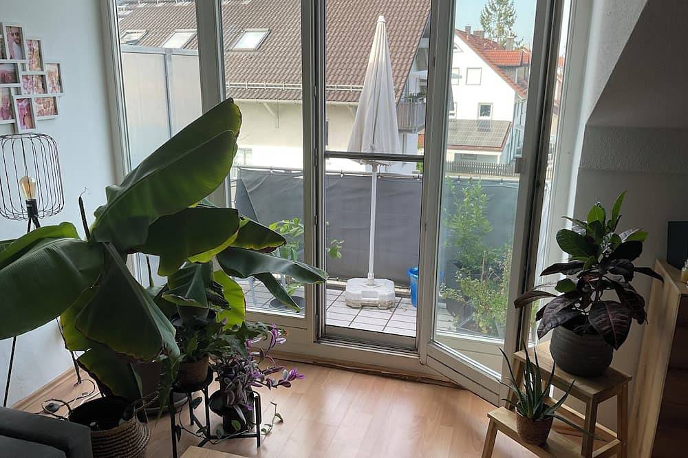 Ganze Wohnung, Helle 2-Zimmer-Dachgeschosswohnung in Neufahrn b. Freising - zur Untermiete in Neufahrn bei Freising, Oberbayern