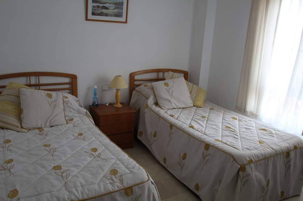 Entire apartment, Hostal Villa Martin Plaza-Golf Orihuela Costa Alicante. Wifi Free in Villamartín (Orihuela), Orihuela