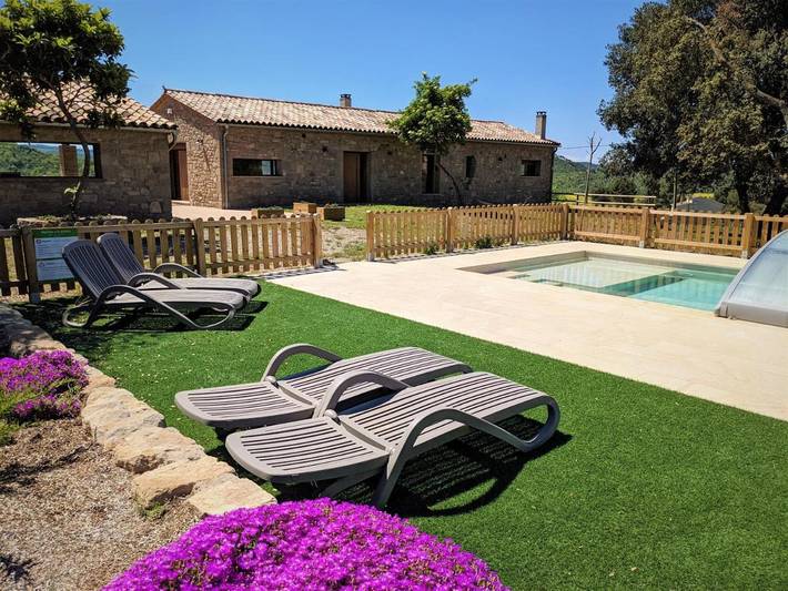 Casa rural para 17 personas, con piscina además de vistas y jardín, Se admiten mascotas en Bages