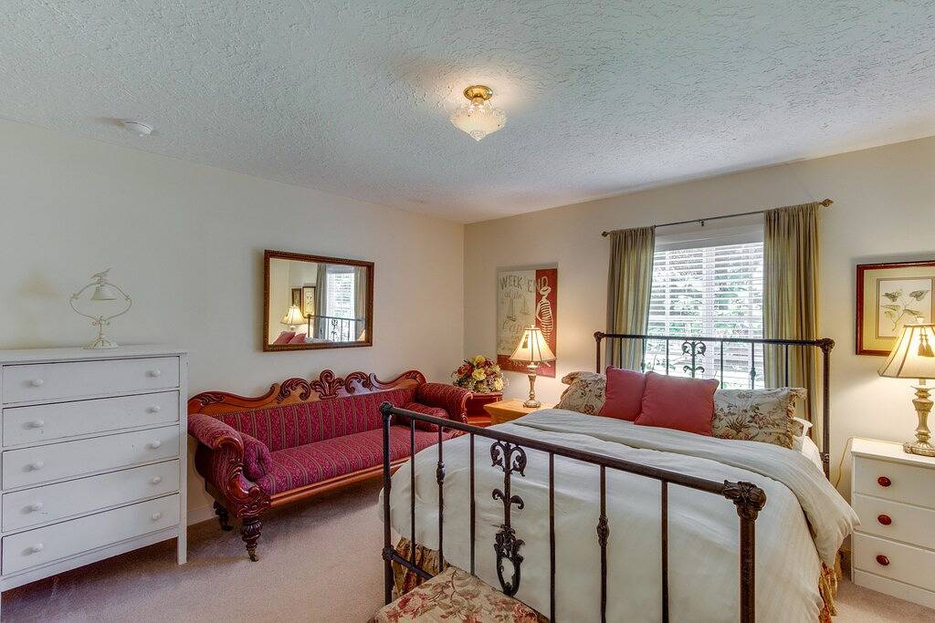 Schönes, hundefreundliches Ferienhaus mit großem Garten - nur ein paar Blocks vom Strand entfernt in Gearhart, Clatsop County