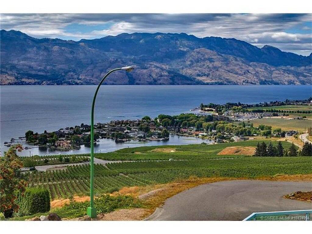 Wunderschönes West Kelowna Haus mit Salzwasserpool und atemberaubender Aussicht in West Kelowna, Crystal Mountain