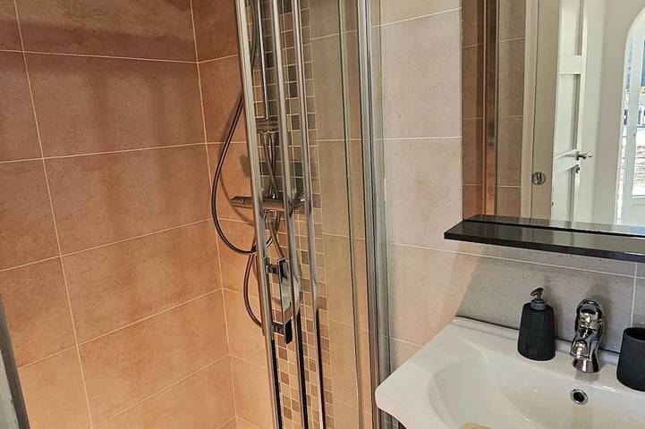 Location de vacances pour 4 personnes, avec balcon ainsi que piscine et jardin à Tourrette-Levens - 3