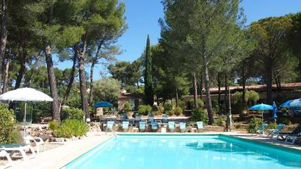 Hôtel pour 4 personnes, avec jardin et piscine, animaux acceptés à Le Beausset