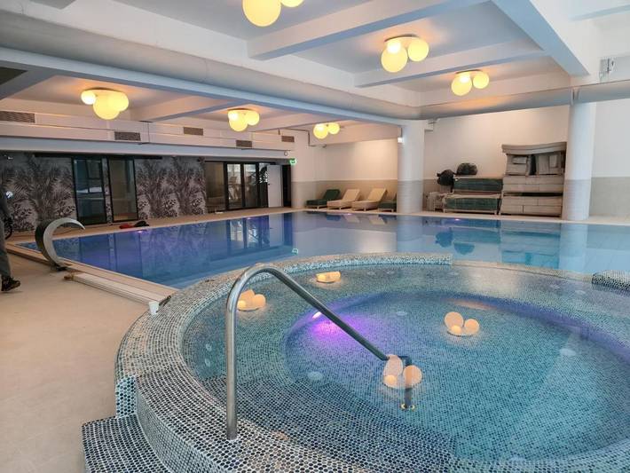 Location de vacances pour 4 personnes, avec sauna et vue ainsi que terrasse et piscine à Sinaia - 4