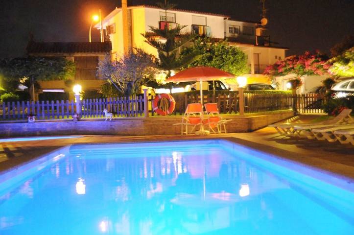Casa de huéspuedes para 2 personas, con Terraza y Jardín además de Piscina y Vistas en Sanxenxo