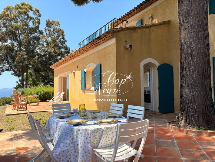 Location de vacances pour 8 personnes, avec balcon et jardin, adapté aux familles à Rayol-Canadel-sur-Mer