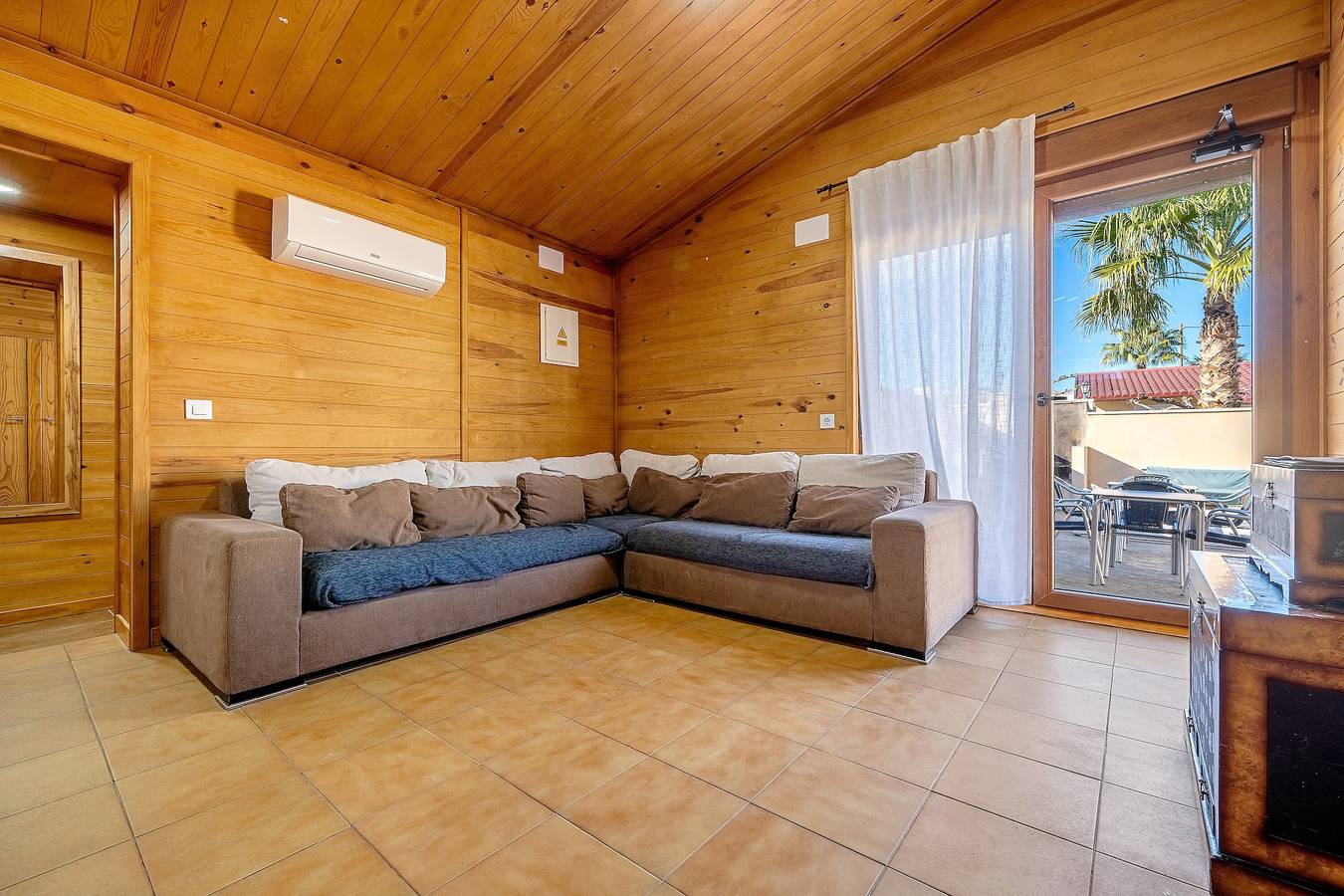 Casa de vacaciones "Faro" con piscina, jardín y Wi-Fi in Tierras del Ebro, Delta del Ebro