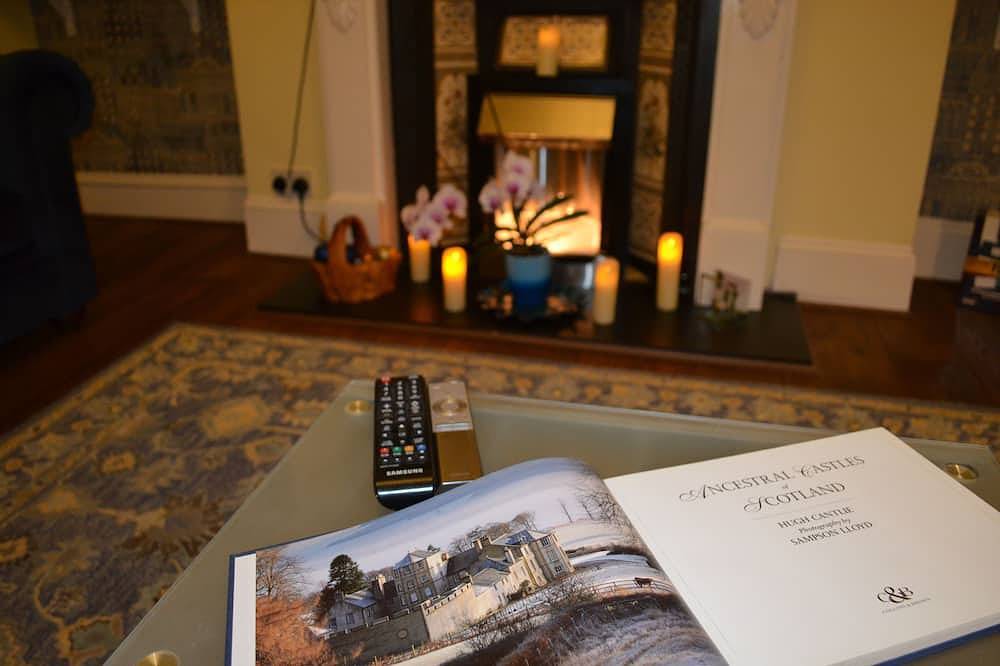 Entire apartment, Alastrean Apartment. Large flat, cosy & warm w/ 3 beds, 2 bath, free parking in Aberdeen, Aberdeenshire