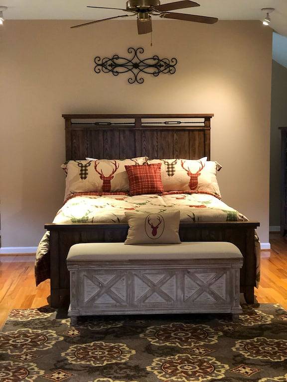 Einzigartige 75 Jahre alte umgebaute Scheune mit schönem Loft Schlafzimmer. in Greenville County