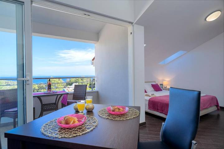 Maison d’hôte pour 2 personnes, avec Terrasse ainsi que Jardin et Vue dans Hvar