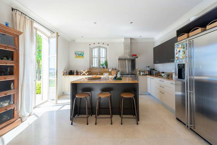 Location de vacances pour 10 personnes, avec terrasse et jardin, adapté aux familles dans Plage Coupereau - 4