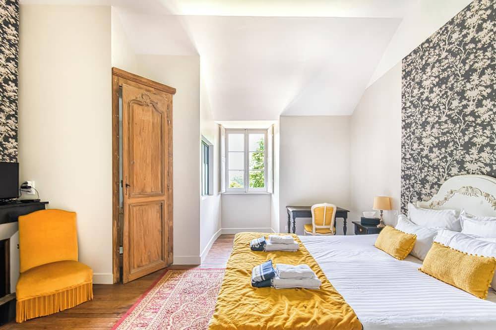 Charming double room at Château Le Fresne in Bouchemaine, Angers und Umgebung