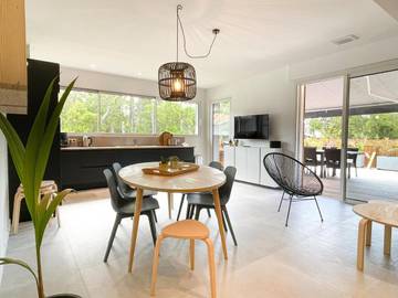Gîte pour 8 personnes, avec sauna ainsi que terrasse et jacuzzi dans Plage des Estagnots