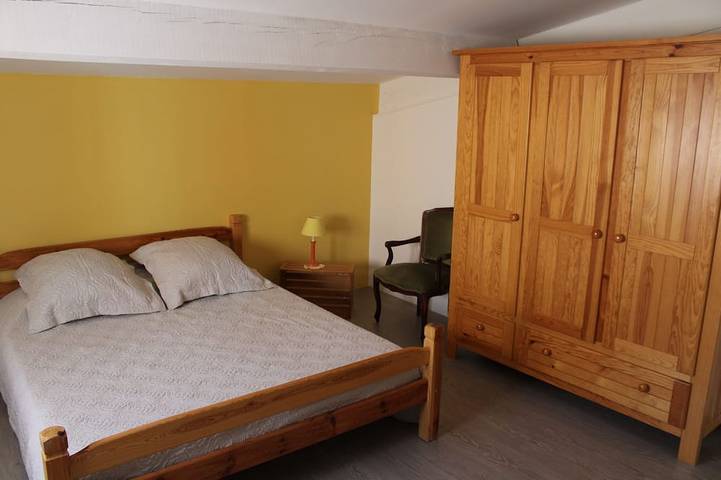 Gîte pour 2 personnes, avec Terrasse et Piscine à Colonzelle - 3