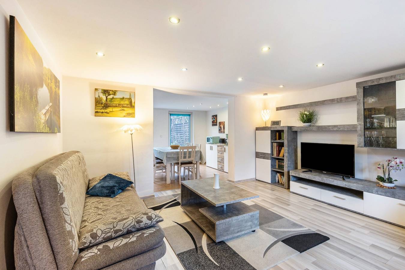 Ganze Wohnung, Ferienhaus 'Am Reiterhof' mit privater Terrasse, privatem Garten und Wlan in Densow, Templin