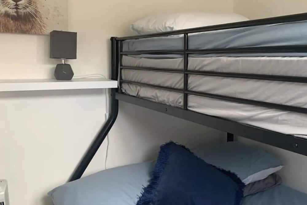 2 Bed Chalet Sleeps 6 - Pets, Near Beach, Parking in Mablethorpe, Lincolnshire