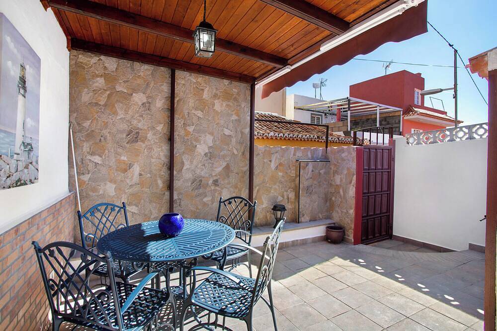 Entire apartment, Apartment 'Casa Carmen' with Private Terrace, Wi-Fi and Air Conditioning in Los Llanos, Los Llanos de Aridane