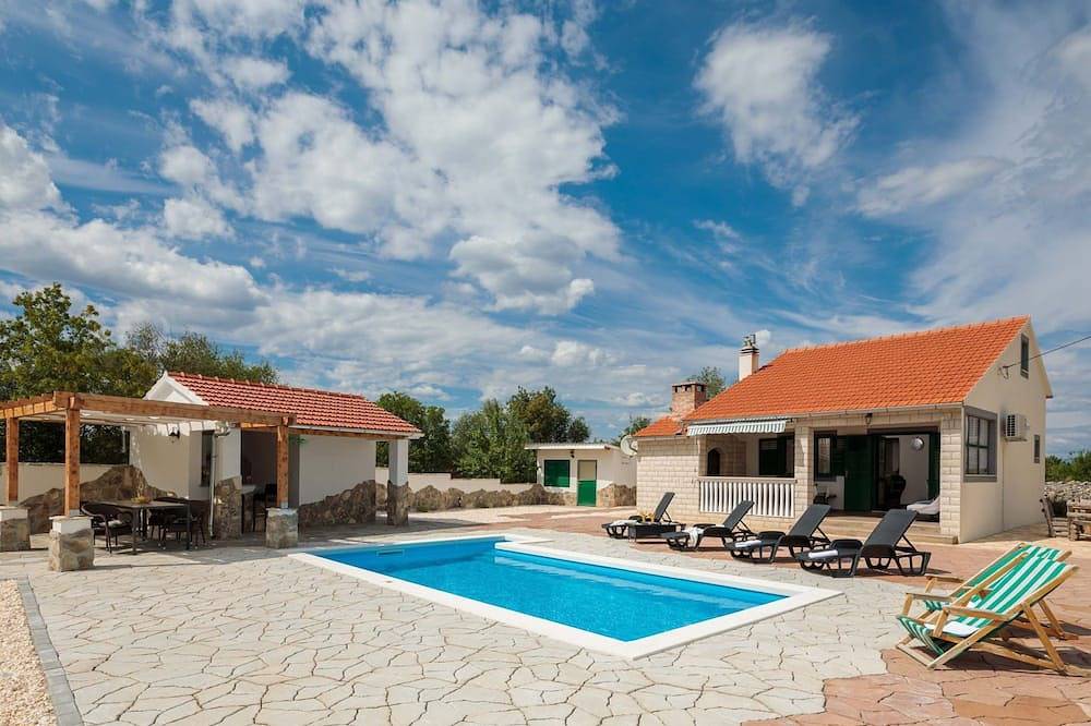 Villa Mystic Woods mit Pool in Dalmatinisches Zagora