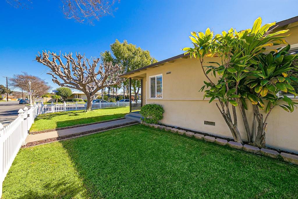 Spacious home with a private hot tub & enclosed yard - just minutes from Disney in Anaheim, Orange County