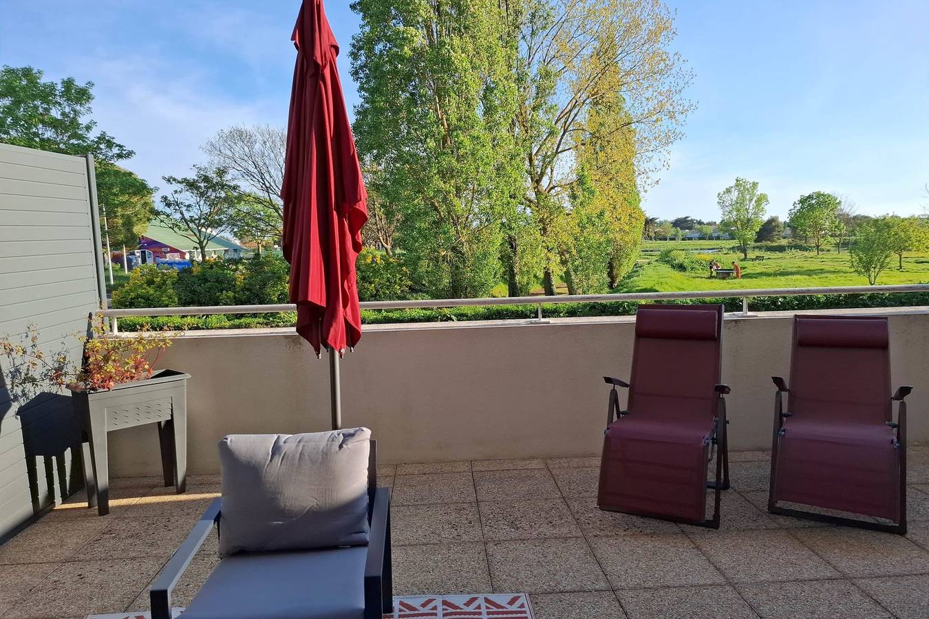 Ganze Wohnung, Apartment terrace–Lake view–Beach 10 min walk away in Aytré, La Rochelle und Umgebung