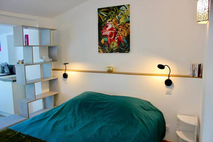 Gîte pour 2 personnes, avec terrasse et piscine ainsi que jardin et vue à Figanières - 2