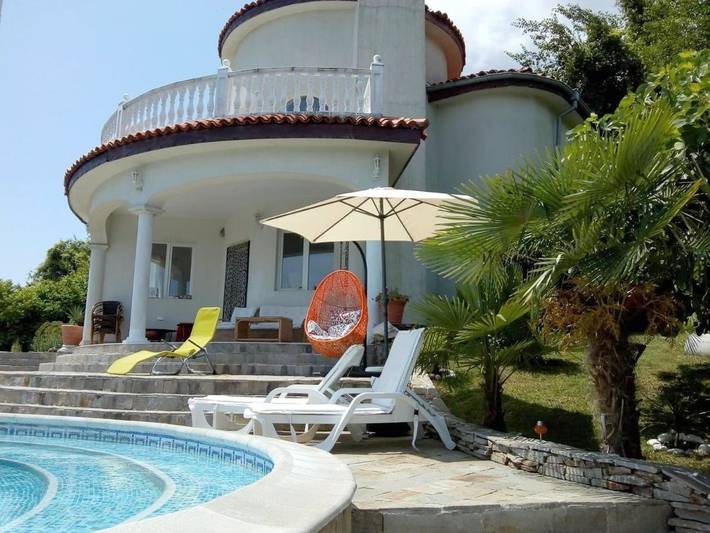 Villa pour 7 personnes, avec Balcon et Jacuzzi ainsi que Terrasse et Jardin en Bulgarie