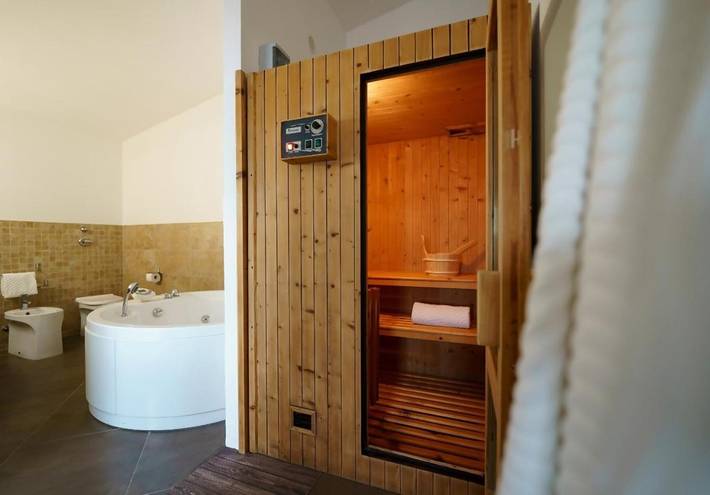 Apartamento de vacaciones para 4 personas, con sauna además de balcón y jacuzzi - 1