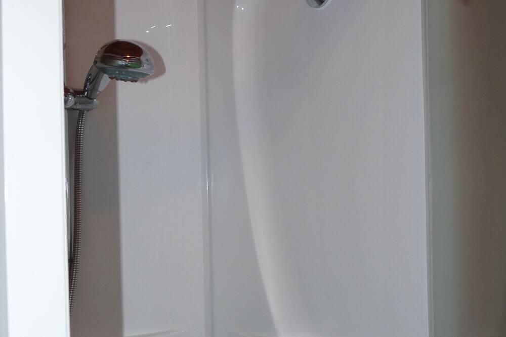 Settons Lago Chalet Des in Moux-en-Morvan, Lago de Settons