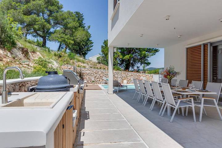 Villa pour 10 personnes, avec piscine et vue ainsi que jardin et sauna à Tribunj - 3