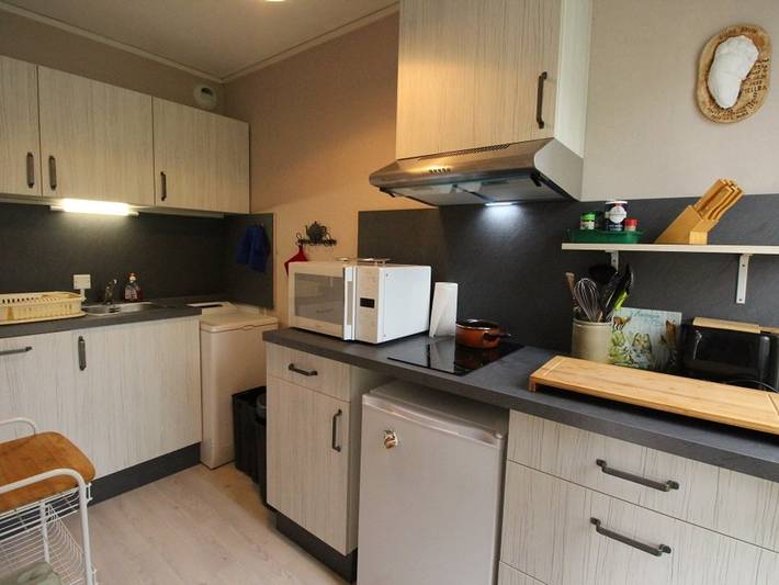 Ganze Wohnung, Luchon: Gemütliche 2-Zimmer-Wohnung mit Balkon, Parkplatz & Aufzug, nahe Seilbahn & Thermen in Luchon-Superbagnères, Bagnères-de-Luchon