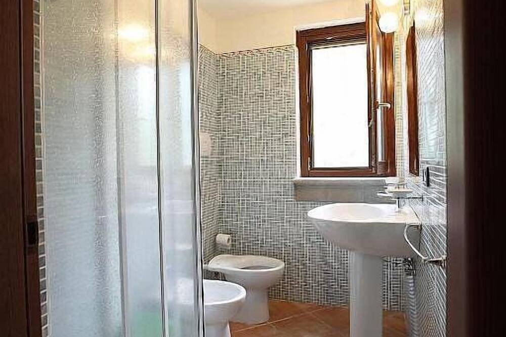 Villa Giuncalia C: A welcoming apartment surrounded by the greenery, with Free Wi-Fi. in Giungano, Cilento