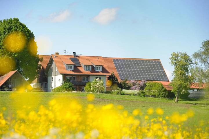 Ferienwohnung für 6 Personen, mit Terrasse und Garten sowie Ausblick in Wolfegg