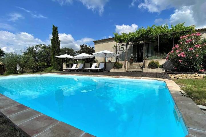 Gîte pour 4 personnes, avec piscine et jardin à Argeliers