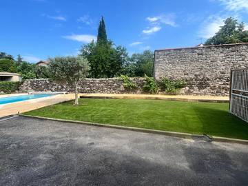Gîte pour 6 personnes, avec jardin ainsi que terrasse et piscine à Lavilledieu